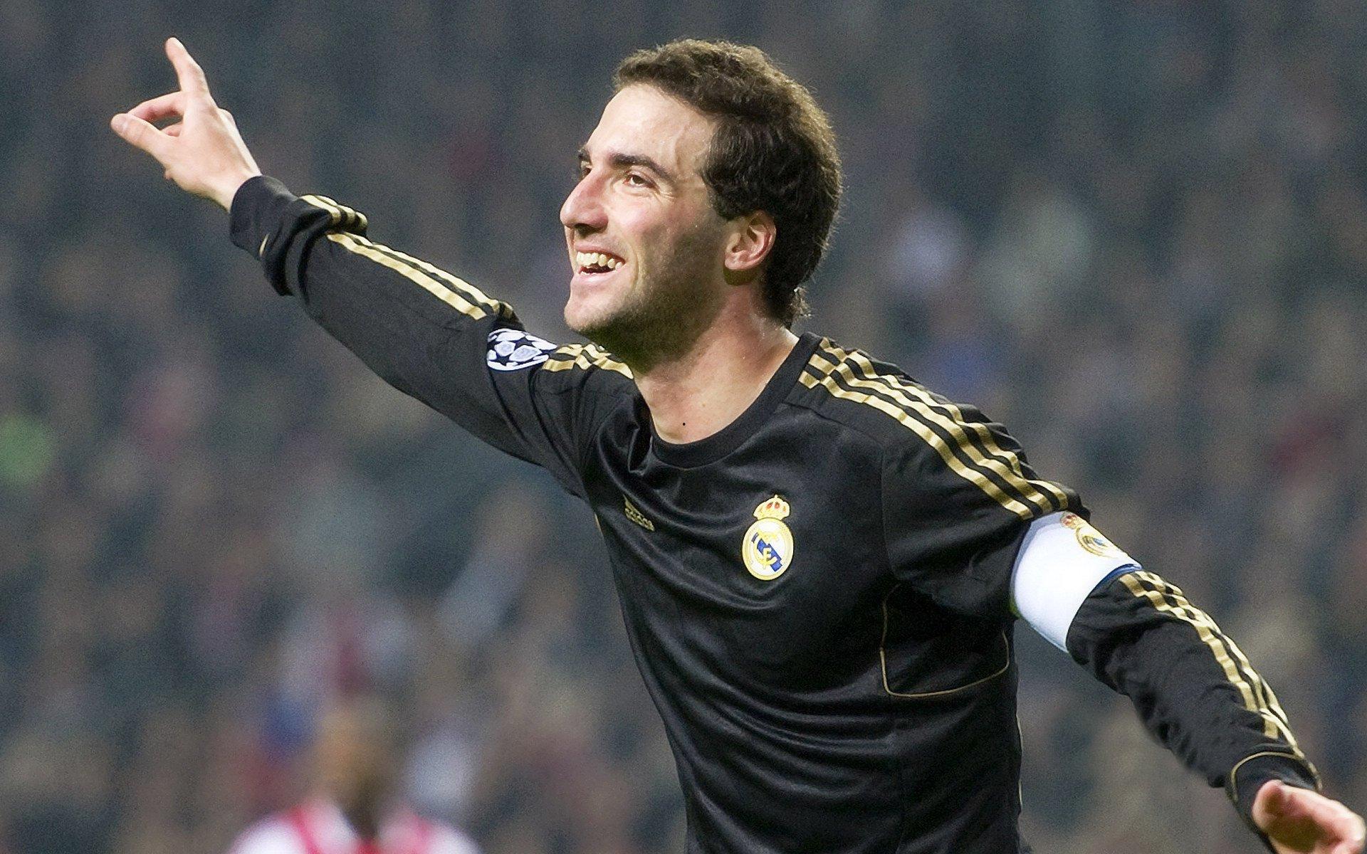 曼联名宿帕克点出防线隐患，卢克-肖态度懒散恐成双红会突破口，萨拉赫虎视眈眈